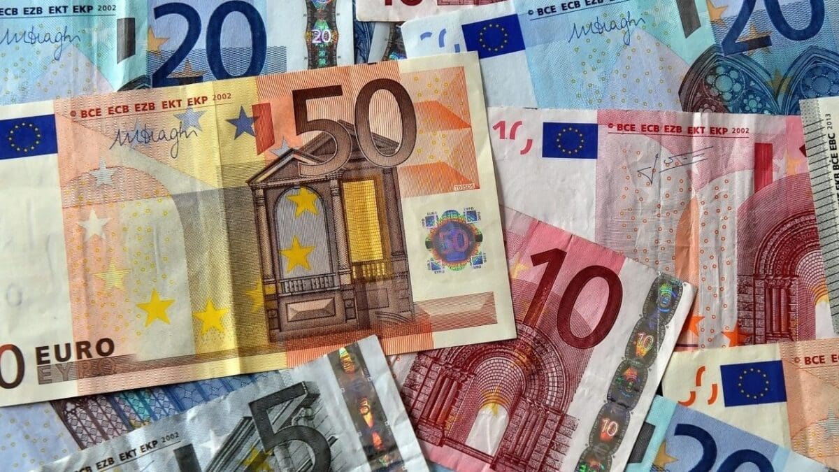 سعر اليورو اليوم الاثنين 1 أغسطس 2022 مقابل الجنيه المصري