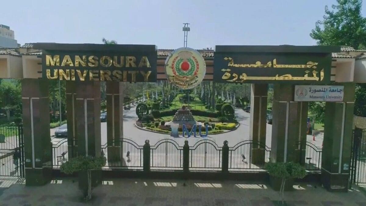 بالصور رئيس جامعة المنصورة الجديدة يتابع استلام المرحلة الثانية من الجامعة