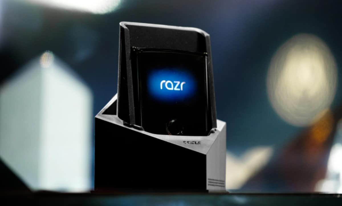 رسميًا تأكيد السعر المبدئي لهاتف Moto Razr 2022 وكشفت جميع الميزات الرئيسية قبل الإطلاق غدا
