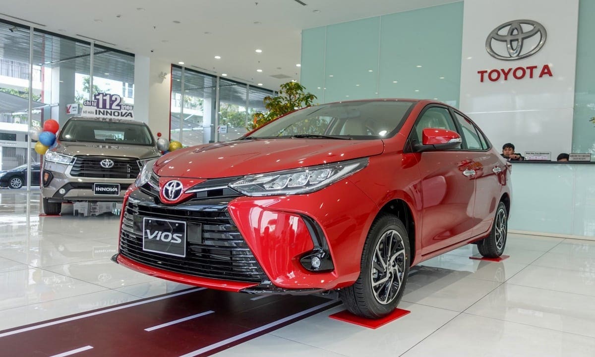 تويوتا تخطف الأنظار بـ 2023 Toyota Yaris Vios سيارة سيدان أصغر وبسعر أقل