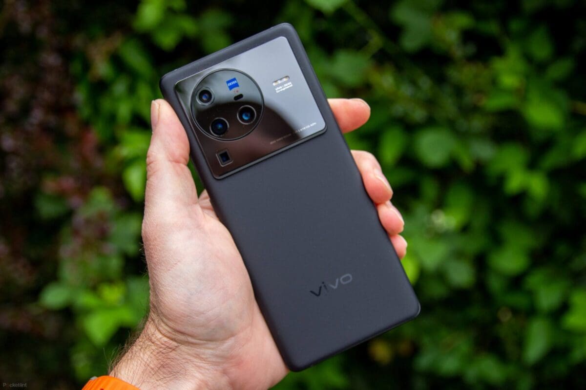 Vivo تواصل إبداعها بإطلاقها أحدث هواتفها الشبابية Vivo X80 Pro بإمكانيات "رائعة"