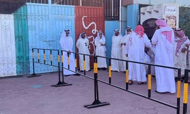 فتحت لجان الاقتراع الكويتية اليوم الخميس أبوابها أمام الناخبين للإدلاء بأصواتهم في انتخابات مجلس الأمة
