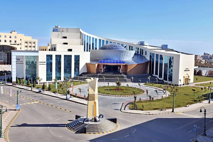 رئيس جامعة كفر الشيخ يشدد على تطبيق ترشيد الإنفاق واستهلاك الكهرباء