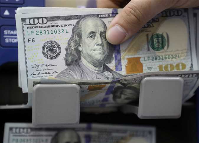 الدولار يسجل قفزة هائلة أمام الجنيه في البنوك