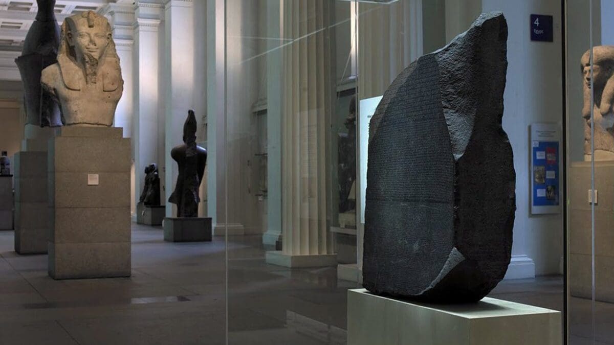 مطالبة باستعادة "حجر رشيد" من قبل علماء مصريين