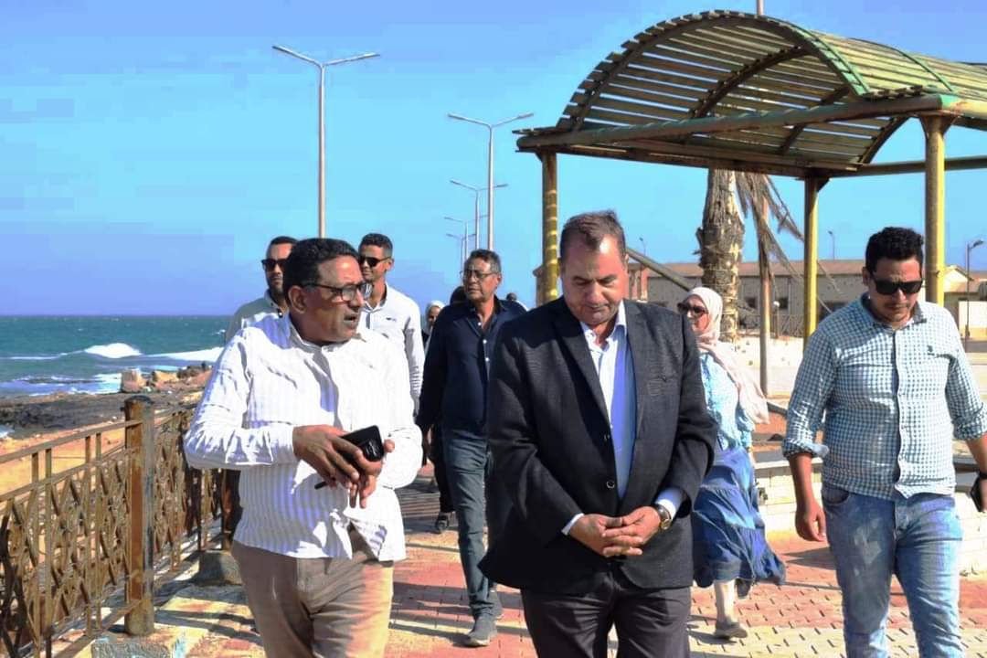 لجنة من محافظة البحر الأحمر تتفقد المشروعات الاستثمارية بمدينة رأس غارب