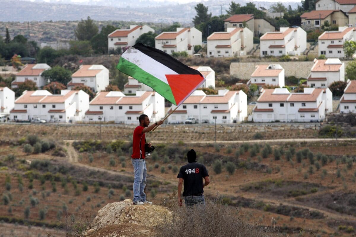 من بينهم فتى يبلغ 14 عاماً استشهاد فلسطينيين برصاص الاحتلال في الضفة الغربية
