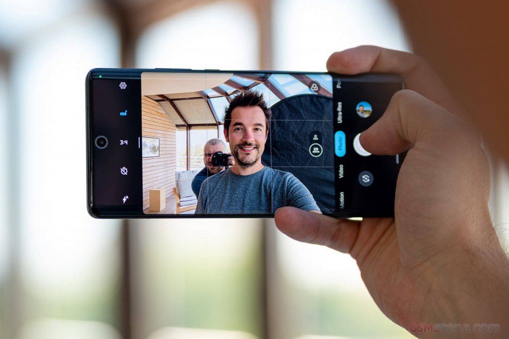 مواصفات الكاميرا الأمامية في هاتف موتورولا إيدج 30 ألترا Moto Edge 30 Ultra