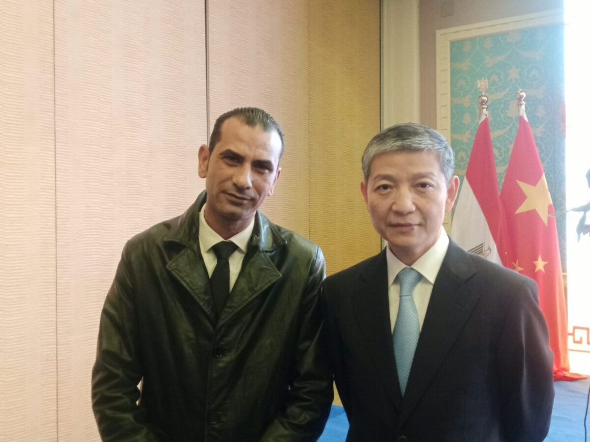 السفير الصيني لياو ليتشيانغ والكاتب الصحفى محمد عبد الصبور