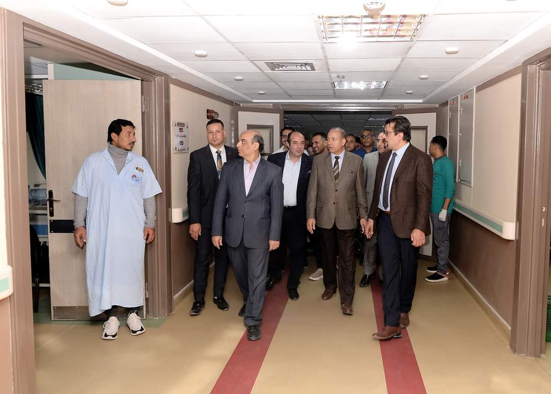 رئيس جامعة المنصورة يتفقد التوسعات الجديدة بمركز الأورام التابع لمستشفى الجامعة