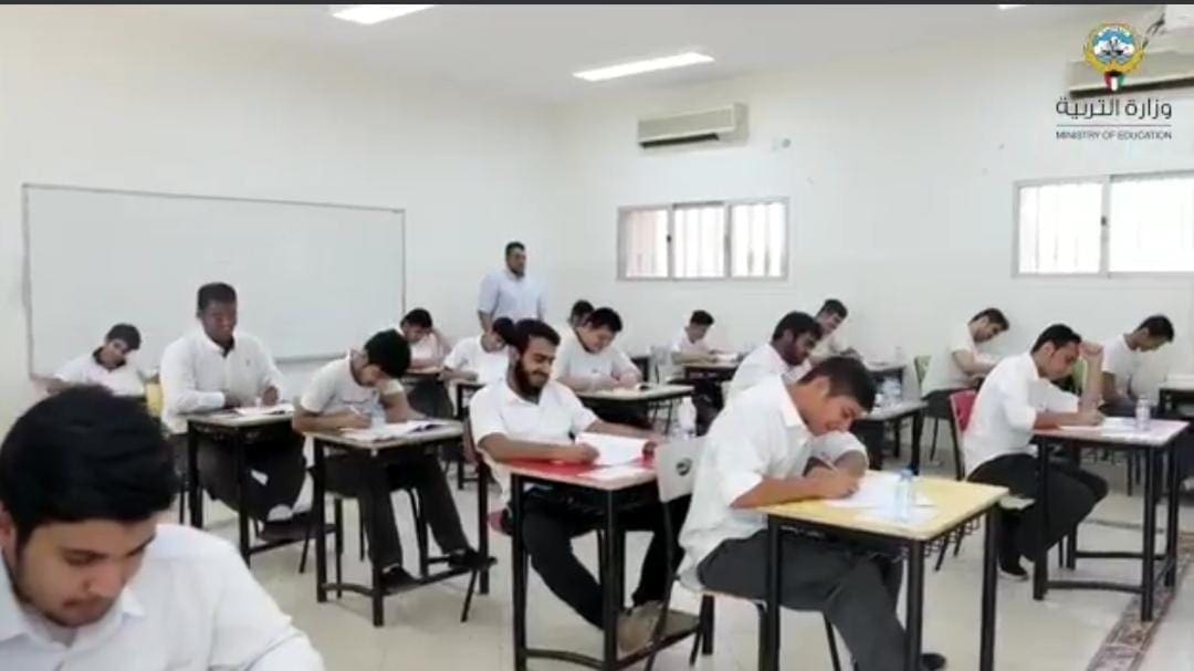 الكويت تبدأ في إنهاء خدمة المعلمين غير الكويتين بعد اختبارات هذا العام