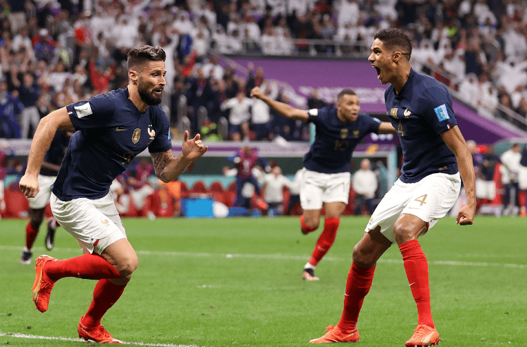 فرحة لاعبي فرنسا - من حساب fifaworldcup_ar على تويتر