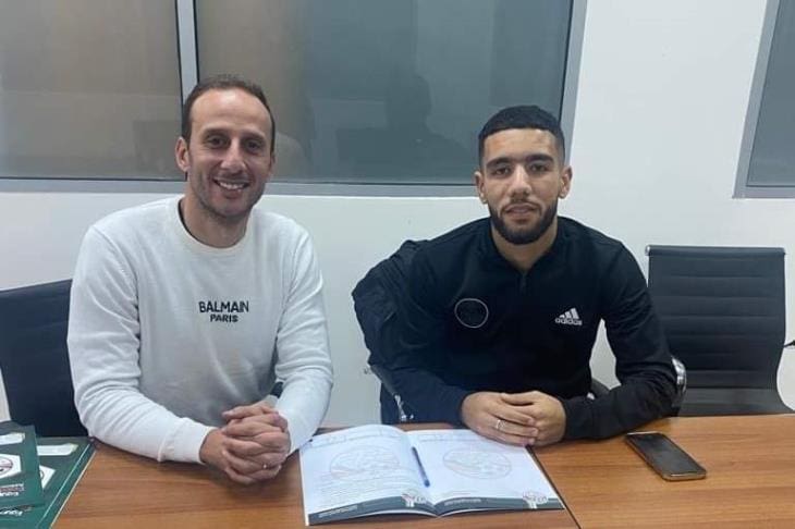 أحمد قندوسي ينضم رسميا للنادي الأهلي