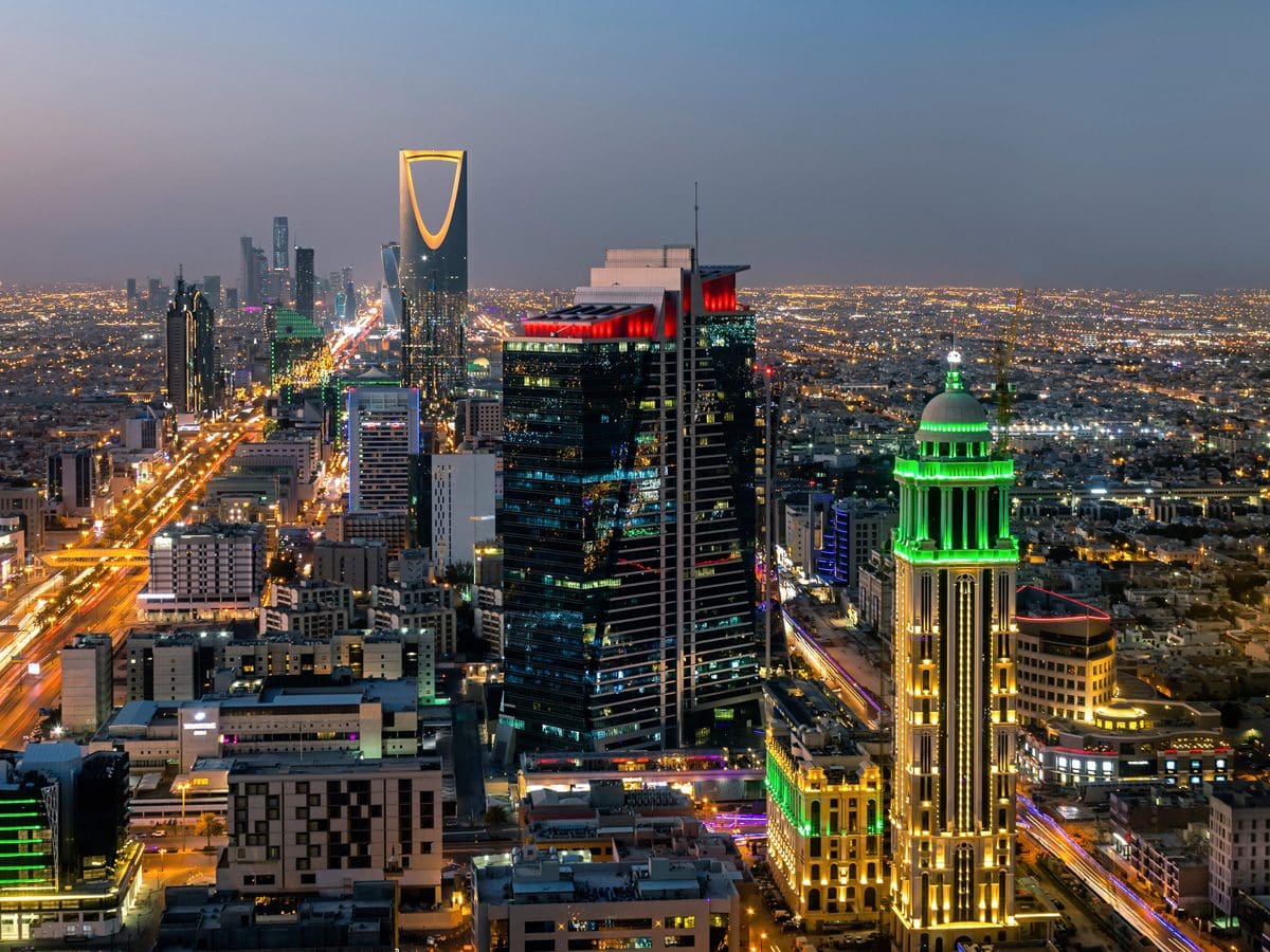 العطلات والإجازات الرسمية في السعودية 2023.. تبدأ بيومين متتاليين للموظفين والطلاب