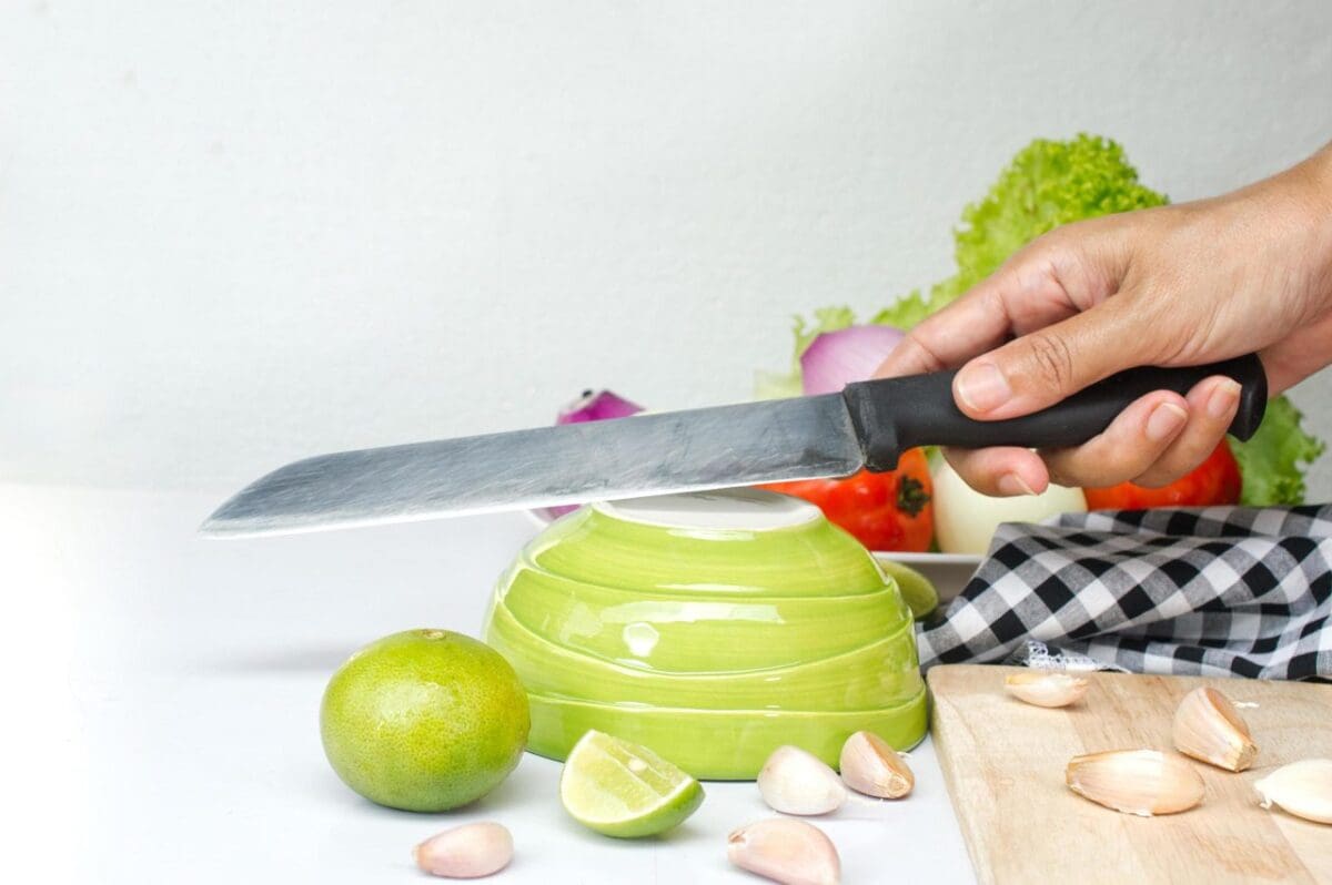 طريقة سن سكينة المطبخ