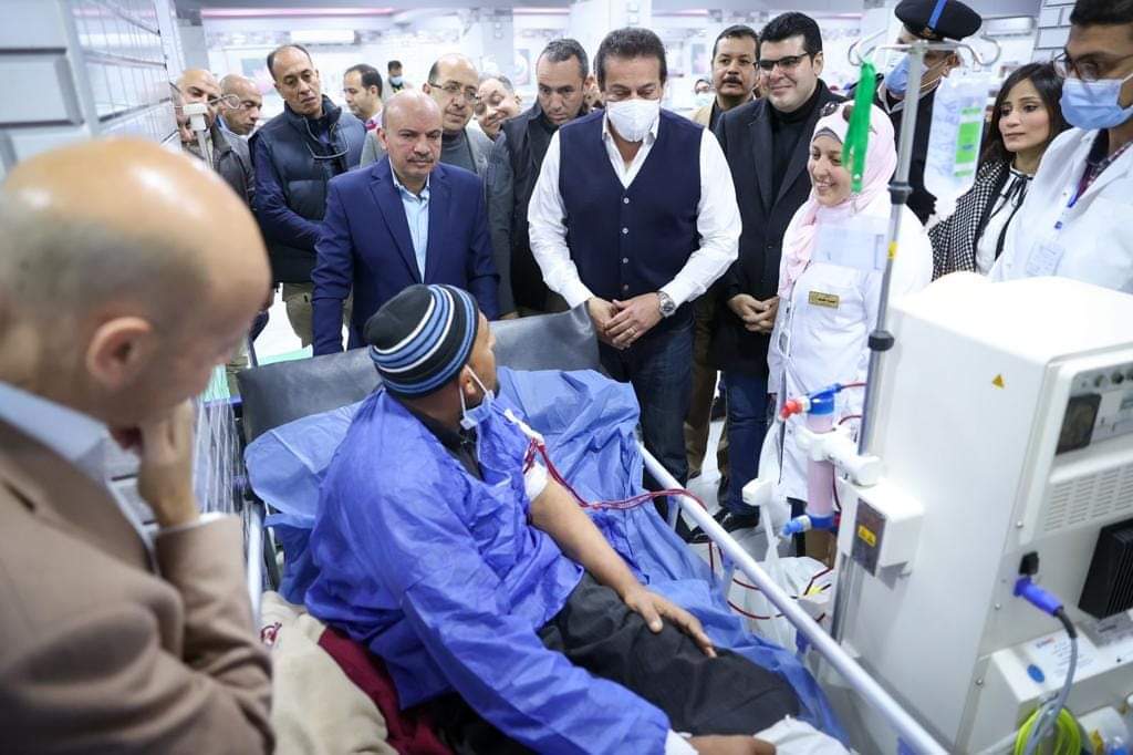وزير الصحة يعنف رئيس مستشفى التأمين الصحي أثناء جولته بمحافظة الشرقية
