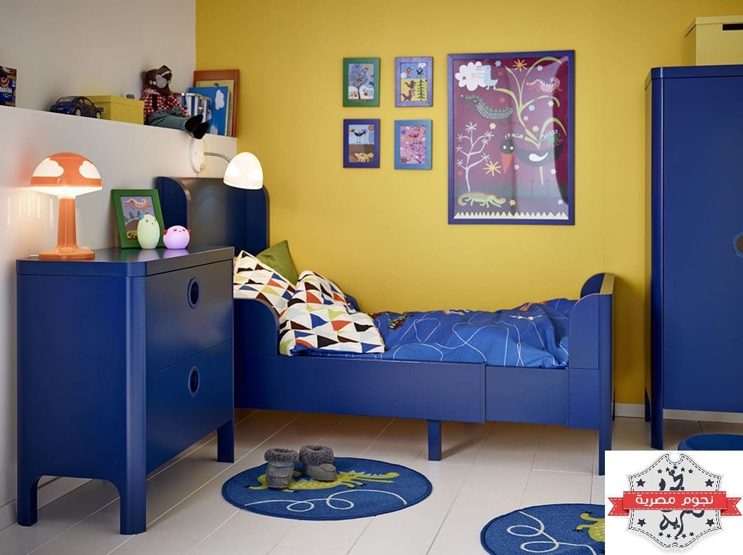 غرف نوم للأطفال باللونين الأزرق والأصفر.