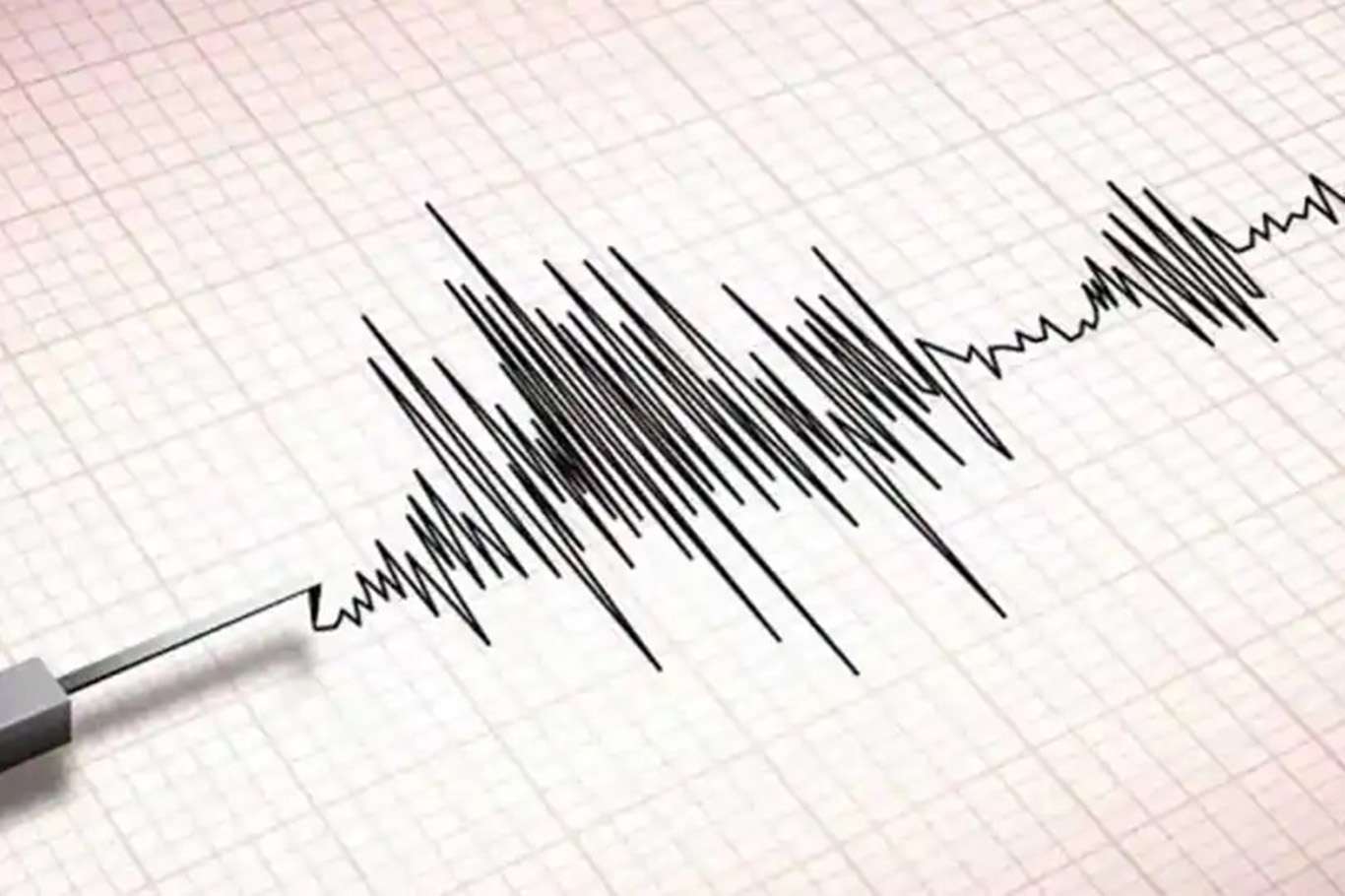زلزال على عمق كيلومترين وسط إيطاليا أمس