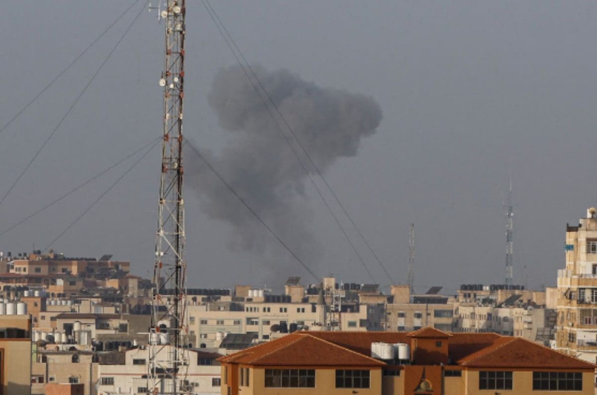 إطلاق صواريخ من غزة باتجاه اسرائيل بعد اقتحام الشرطة الإسرائيلية للمسجد الأقصى والتعدي على المصلين