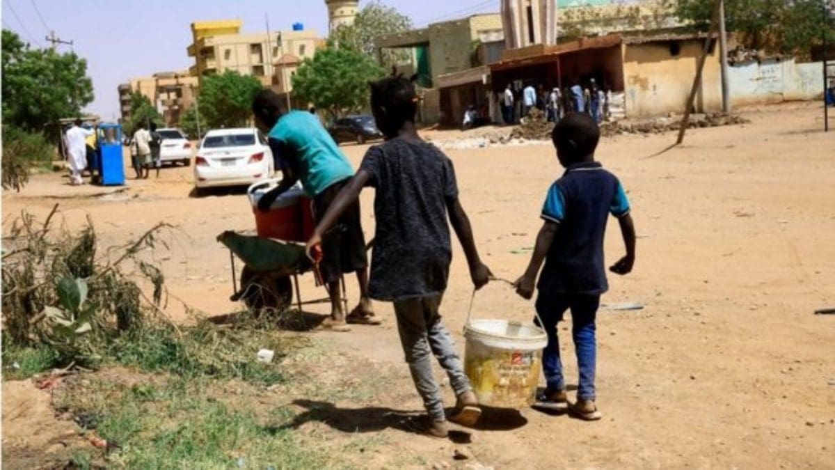 الأمم المتحدة تحذر من خطر حرب كارثية في السودان بعد تسارع إجلاء الأجانب  