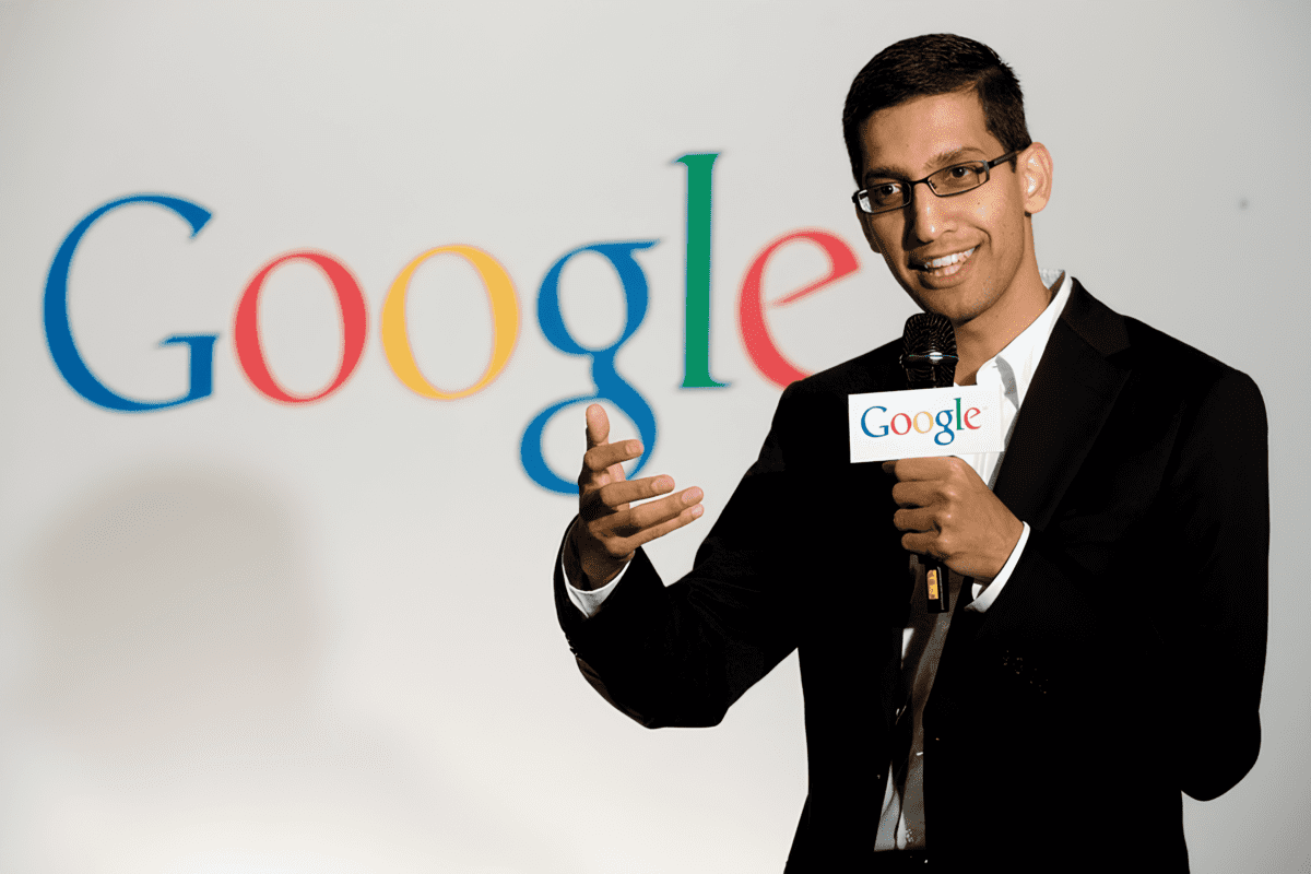 "جوجل" تقرر تسريح آلاف الموظفين بالشركة.. وتعطي مديرها ملايين الدولارات سنوياً!