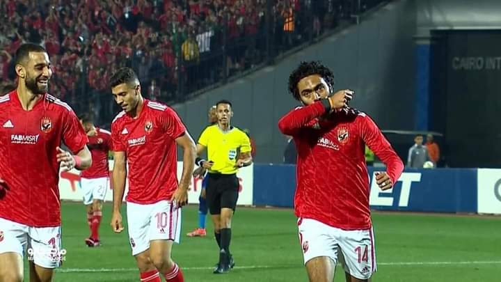 اللاعب حسين الشحات يسجل هدفين في لقاء الأهلي والهلال