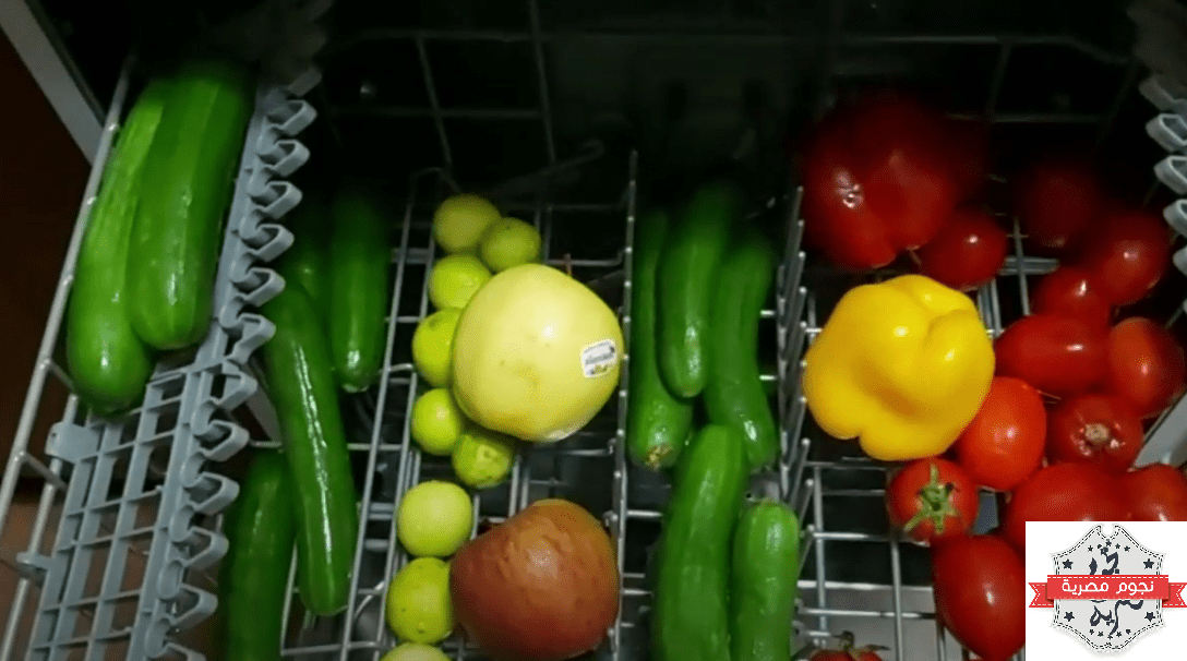غسيل الخضار والفاكهة في غسالة الأطباق