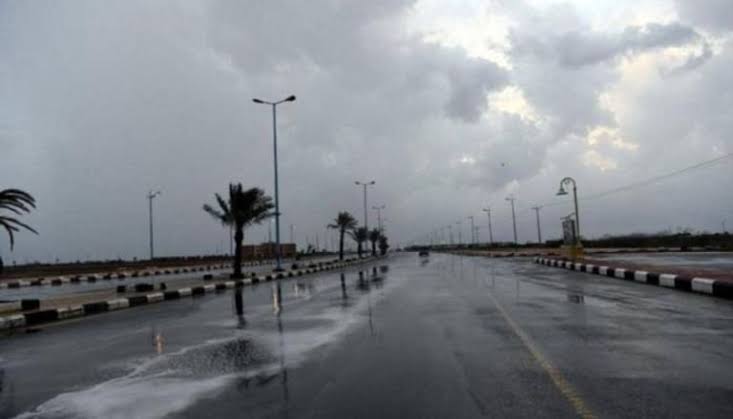 تحذيرات من الظروف الجوية السيئة في المملكة العربية السعودية: أمطار غزيرة ورياح قوية وتدفق السيول