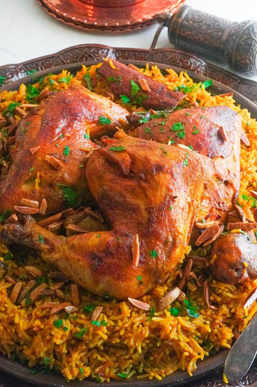 الدجاج بالكبسة واحدة من طرق طهي الدجاج العربي المميزة 
