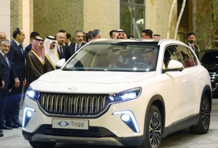 تركيا والسعودية توقعات على عدة اتفاقيات والرئيس التركي يهدي ولي العهد سيارة توغ التركية