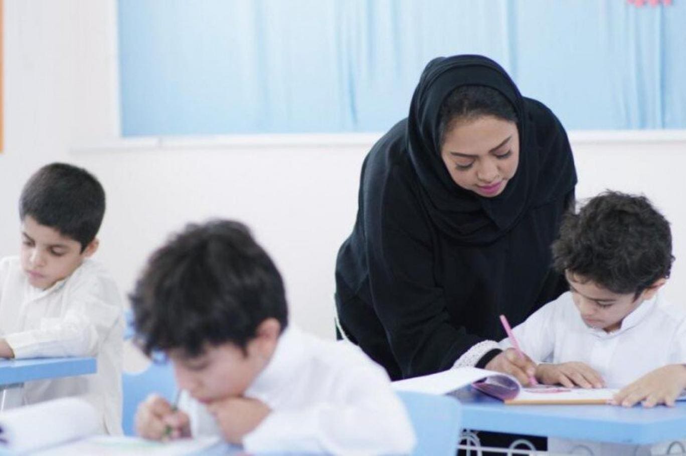 التعليم السعودي تسمح للمعلمات بتدريس طلاب رياض الأطفال والابتدائية| اعتبارًا من هذا التوقيت