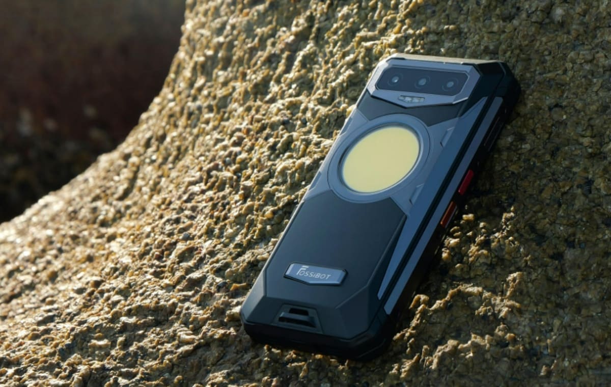 إطلاق FOSSiBOT F102 هاتف ذكي متين لهواة التخييم مع إضاءة فائقة السطوع وكاميرا بدقة 108 ميجابكسل