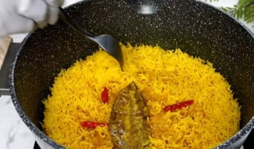 أرز المطاعم الأصفر 