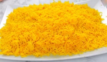 أرز المطاعم الأصفر 