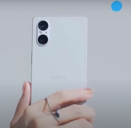 هاتف Sony Xperia 5 Vالمصدر: اسكرين من فيديو الإعلان الترويجي للهاتف
