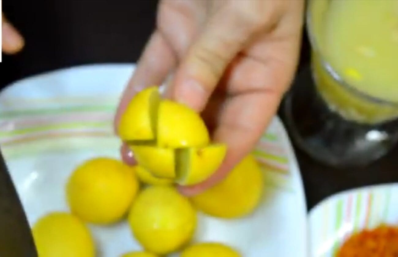 طريقة عمل الليمون المعصفر 