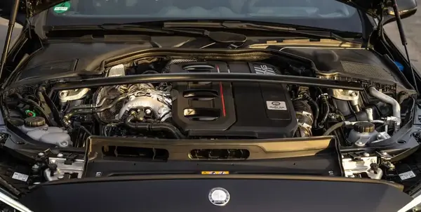 الرئيس التنفيذي لمرسيدس AMG يؤكد على انتهاء رحلة محركات V8