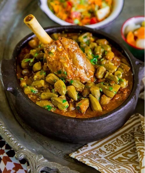 طاجن البامية باللحمة: طبق مصري لذيذ وغني بالعناصر الغذائية