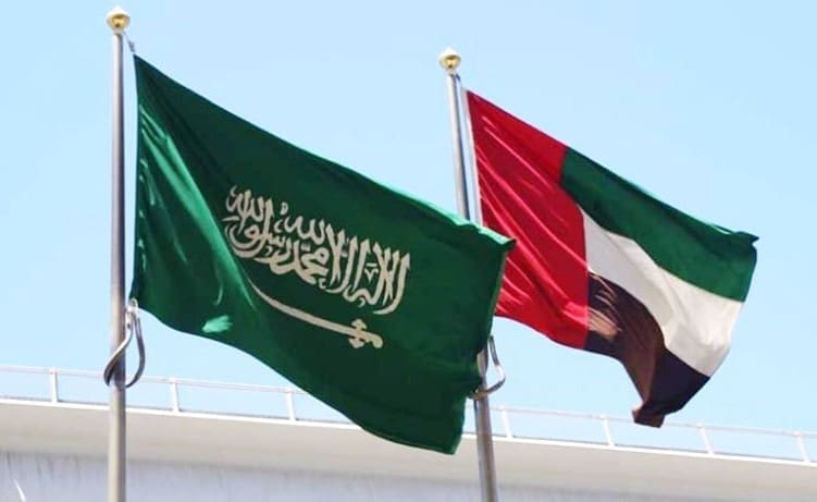 علم الإمارات وعلم السعودية