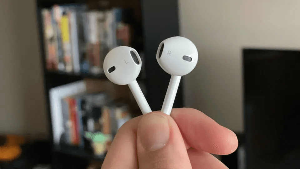 مواصفات Apple EarPods وسعرها في السعودية
