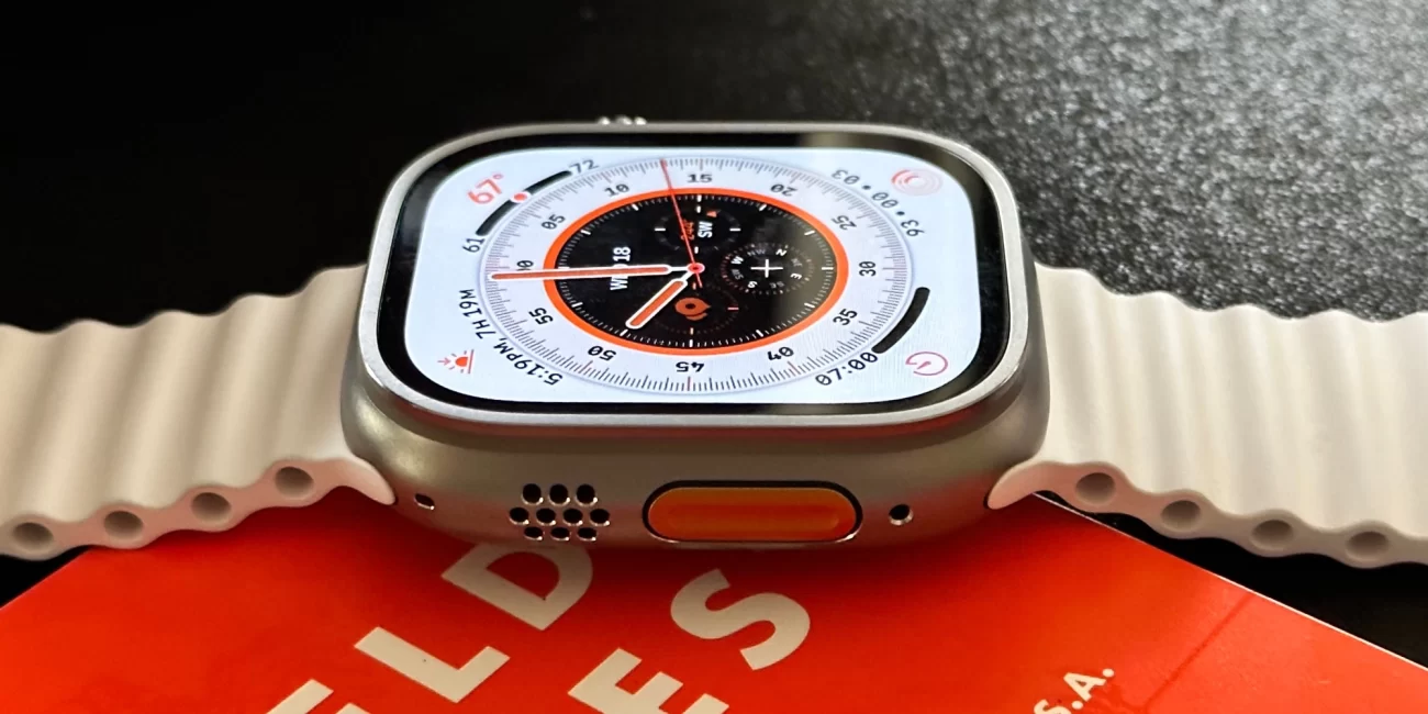 ساعة Apple Watch Ultra 2 وAirPods Pro مع منفذ USB-C