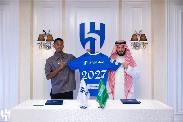 نادي الهلال يوقع عقداً جديداً مع اللاعب ناصر الدوسري