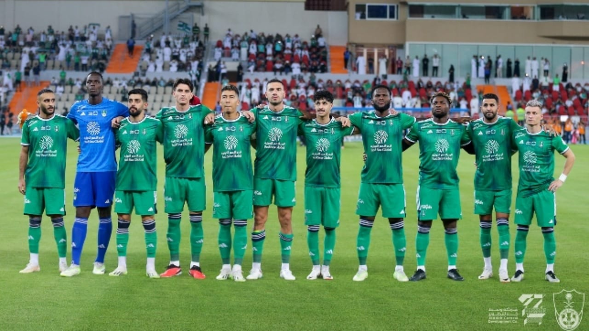 الأهلي السعودي يحفز لاعبيه للفوز على النصر