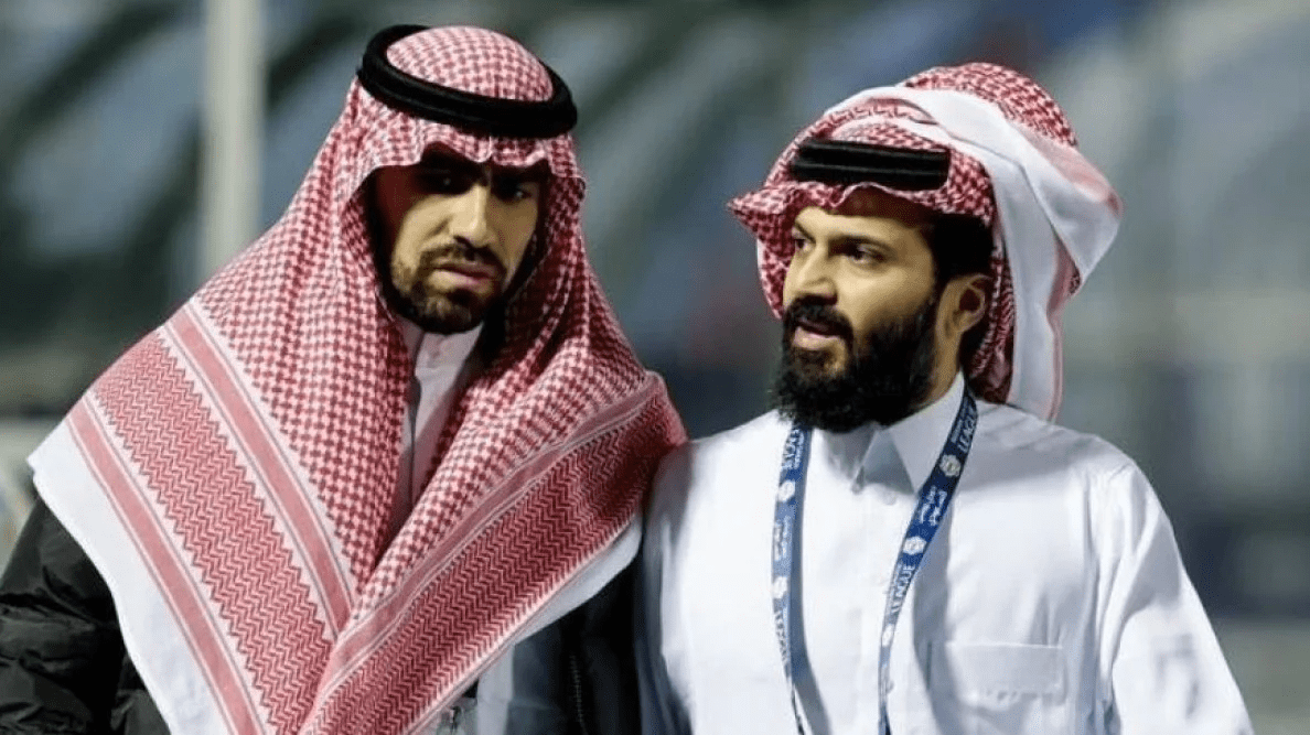 إدارة الاتحاد السعودي تحفز اللاعبين قبل مواجهة الفتح