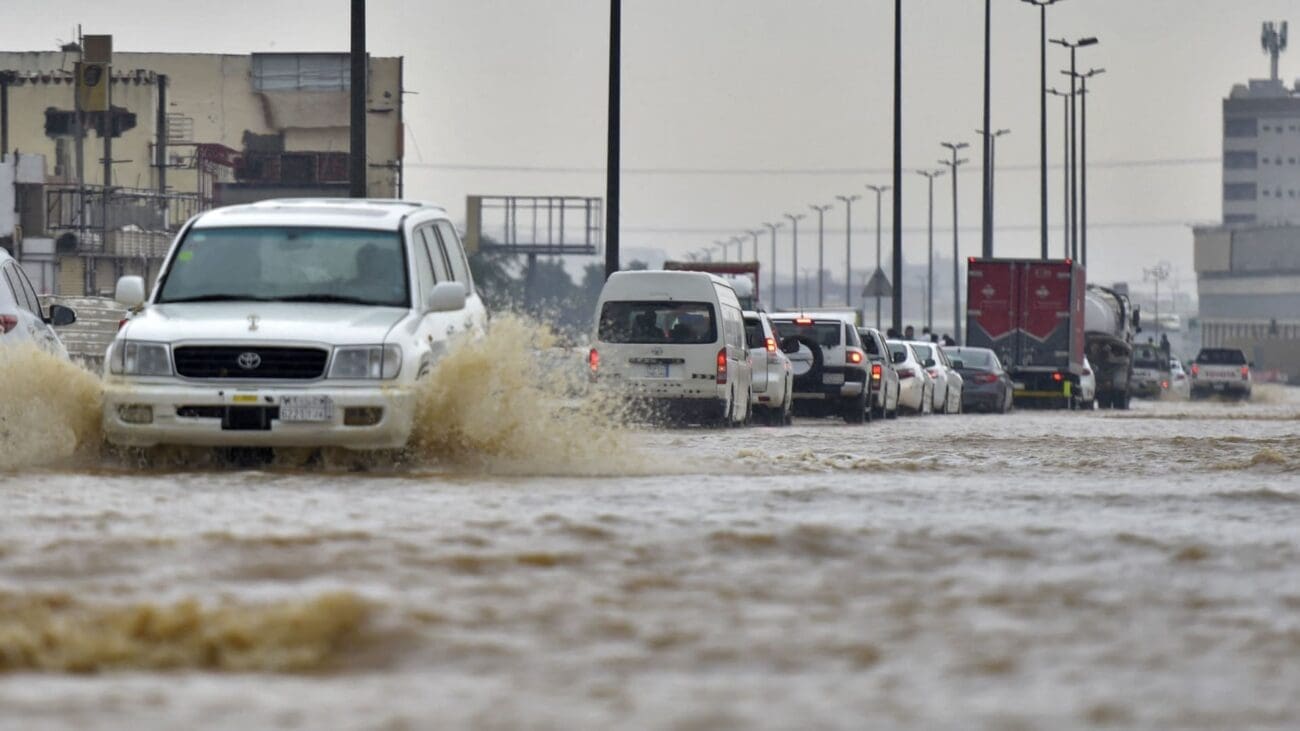 الأرصاد السعودية: تحذير من تقلبات قوية من الإثنين للأربعاء.. أمطار غزيرة ورعدية وسيول تضرب عدة مناطق 