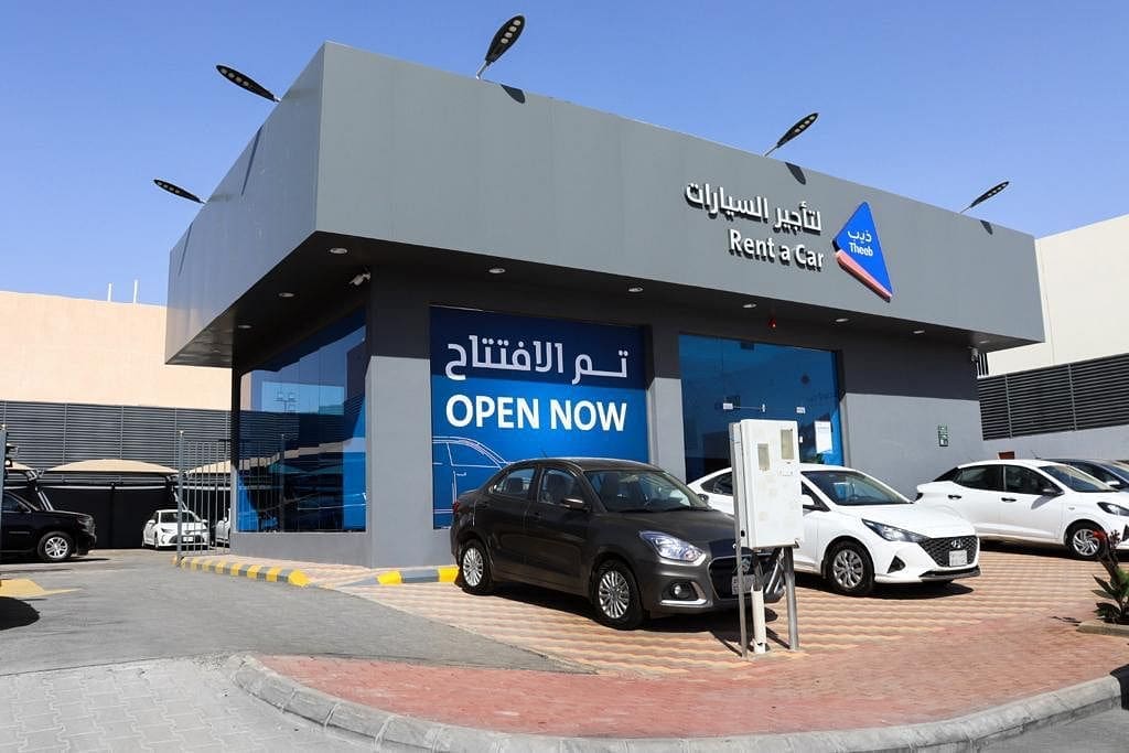 ذيب لتأجير السيارات تطلق أول أسطول سيارات كهربائية سعودية الصنع
