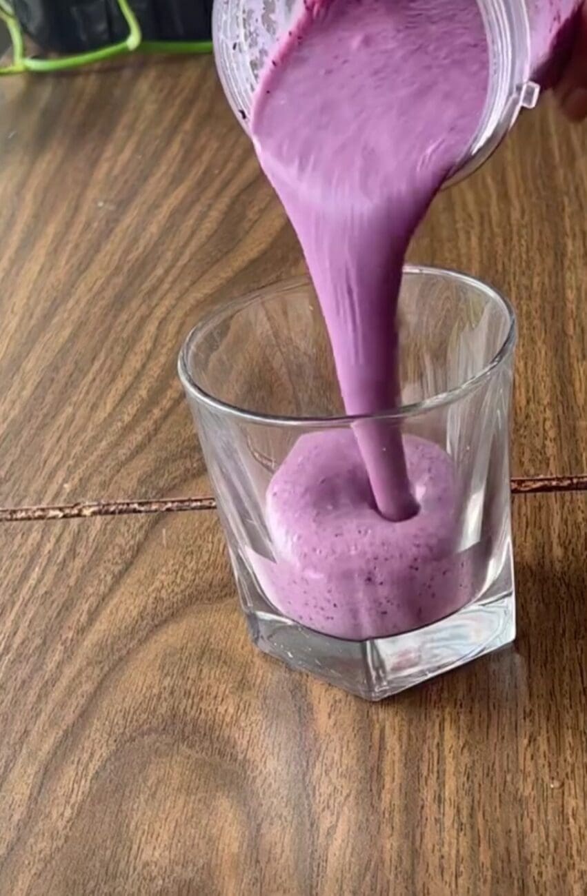طريقة عمل عصير التوت المثلج 