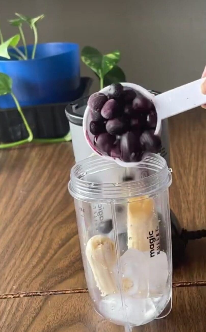 طريقة عمل عصير التوت