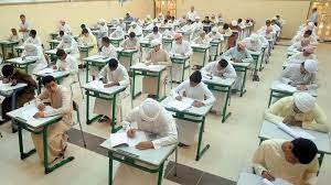 صورة لطلاب المدارس أثناء الامتحانات 