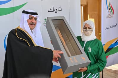 أمير تبوك يتسلّم شعلة النسخة الثانية لدورة الألعاب السعودية 2023